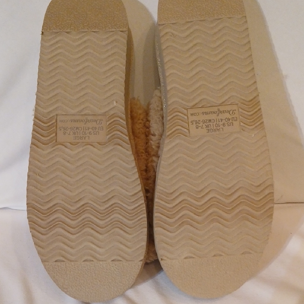 Dearfoams Tan Fuzzy Slippers - Picture 4 of 5